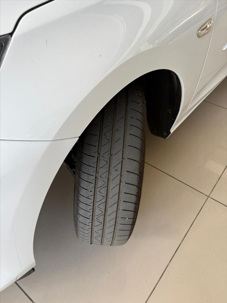  ONIX  1.0 LT 