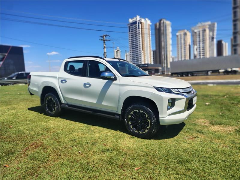  L200 TRITON  2.4 16V Turbo Sport HPE CD 4X4 0