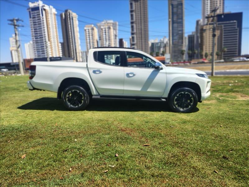  L200 TRITON  2.4 16V Turbo Sport HPE CD 4X4 1