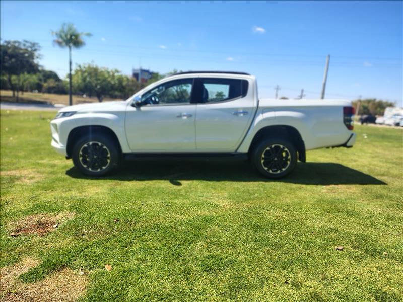  L200 TRITON  2.4 16V Turbo Sport HPE CD 4X4 3