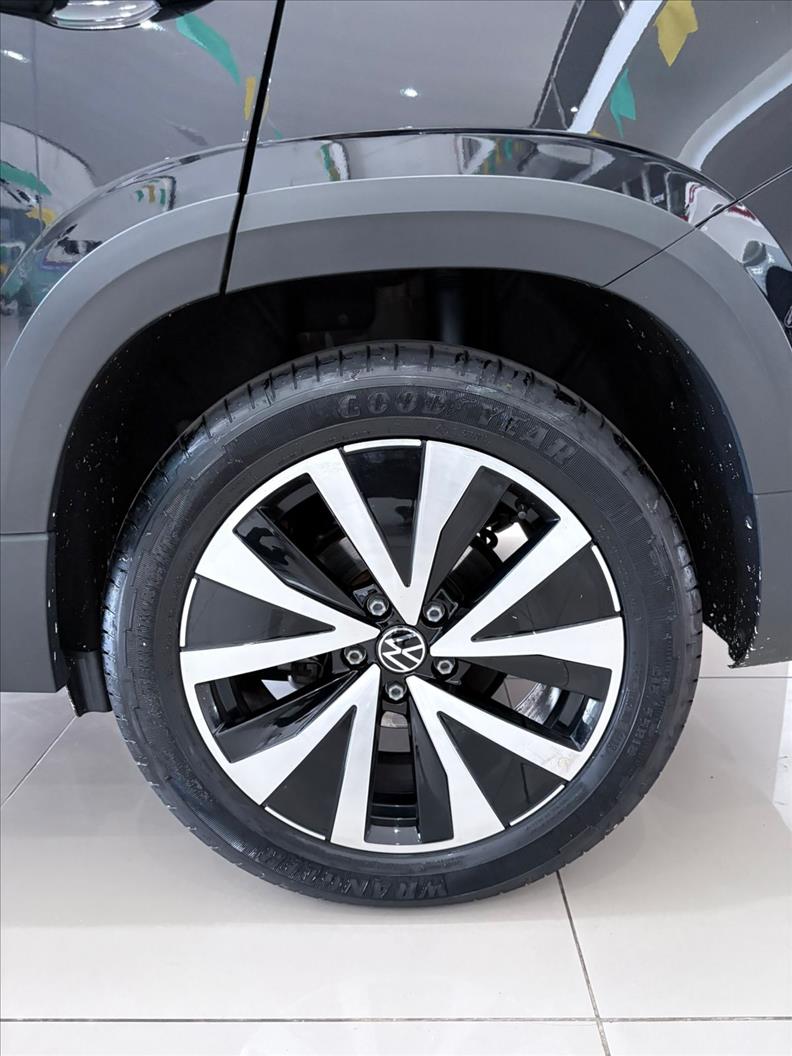  TAOS  1.4 250 TSI Highline 17