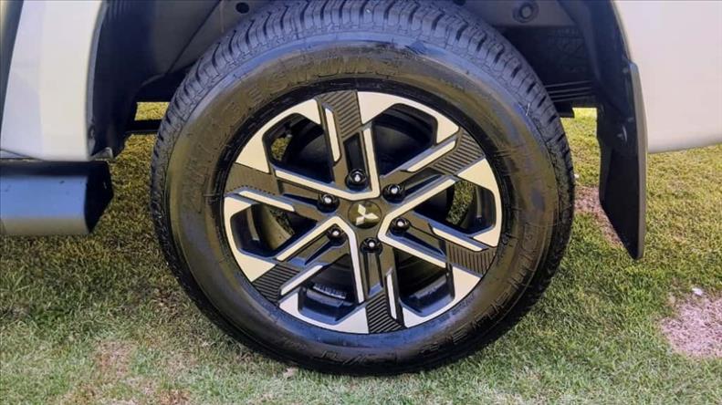  L200 TRITON  2.4 16V Turbo Sport Hpe-s CD 4X4 12