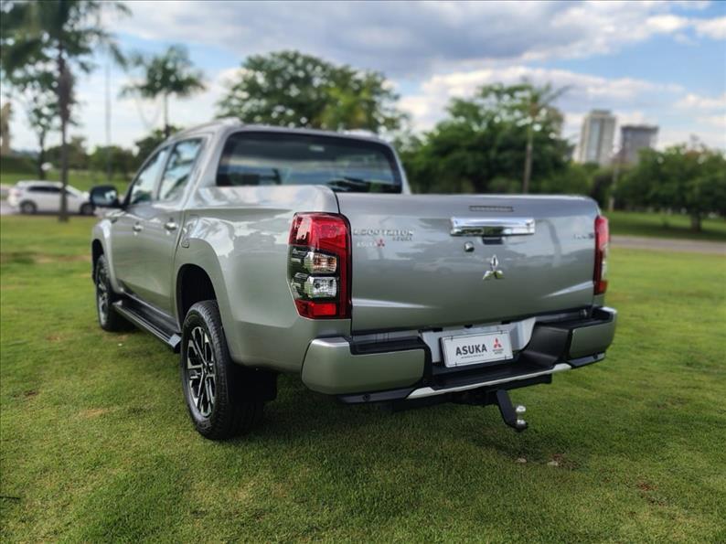  L200 TRITON  2.4 16V Turbo Sport Hpe-s CD 4X4 3