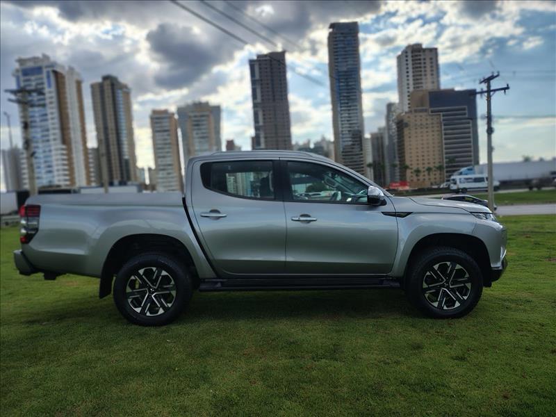  L200 TRITON  2.4 16V Turbo Sport Hpe-s CD 4X4 1