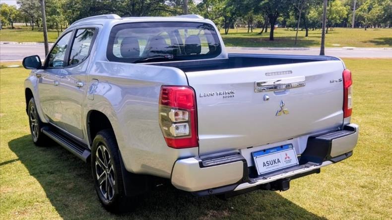  L200 TRITON  2.4 16V Turbo Sport Hpe-s CD 4X4 3