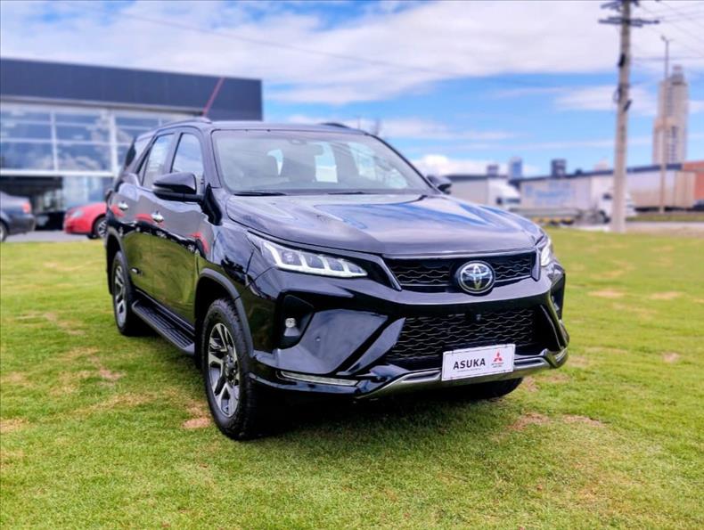  HILUX SW4  2.8 D-4d Turbo Diamond 7L 4X4 