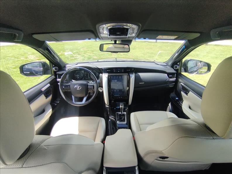  HILUX SW4  2.8 D-4d Turbo Diamond 7L 4X4 10