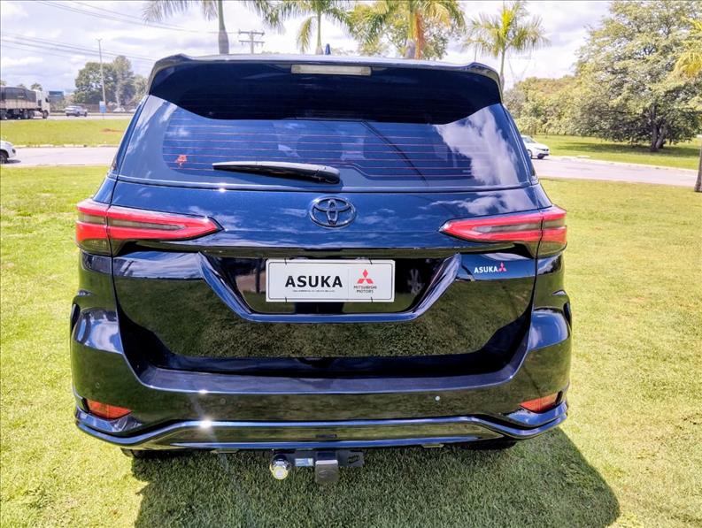  HILUX SW4  2.8 D-4d Turbo Diamond 7L 4X4 2