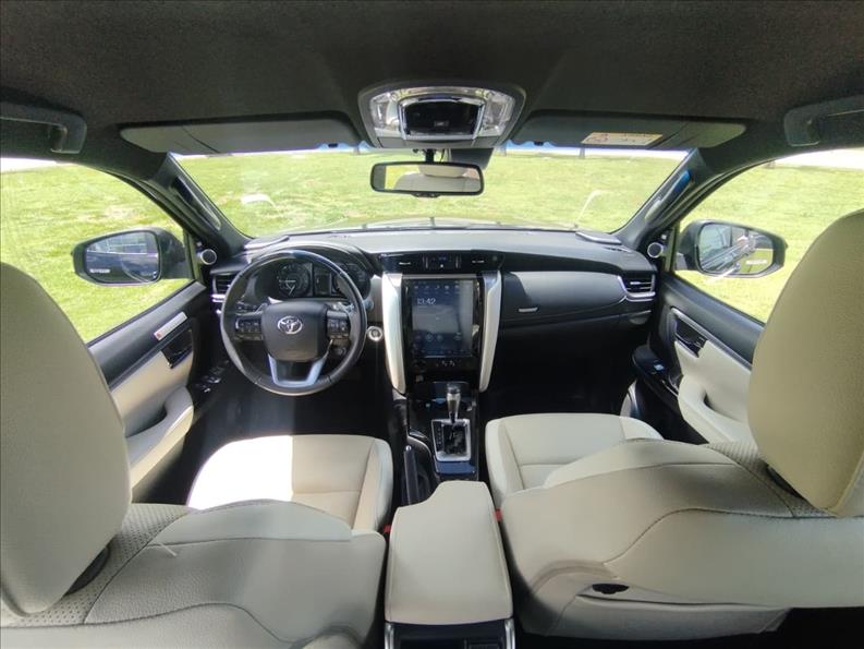  HILUX SW4  2.8 D-4d Turbo Diamond 7L 4X4 8