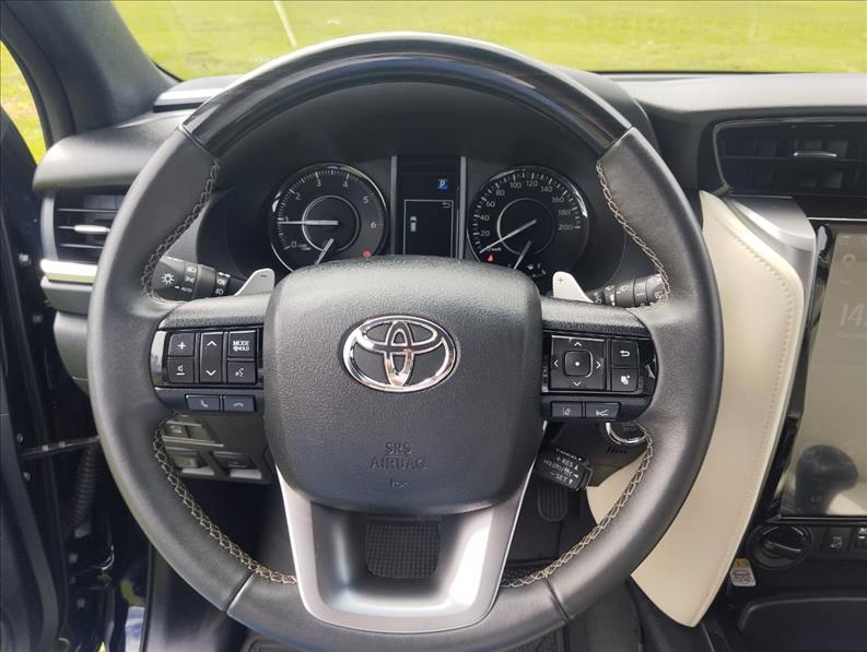  HILUX SW4  2.8 D-4d Turbo Diamond 7L 4X4 13