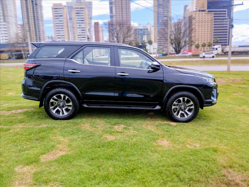  HILUX SW4  2.8 D-4d Turbo Diamond 7L 4X4 1