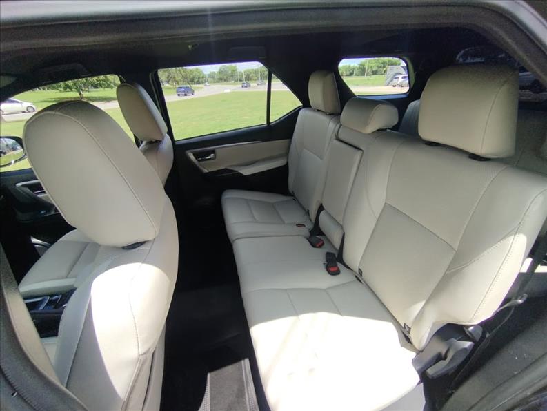  HILUX SW4  2.8 D-4d Turbo Diamond 7L 4X4 6