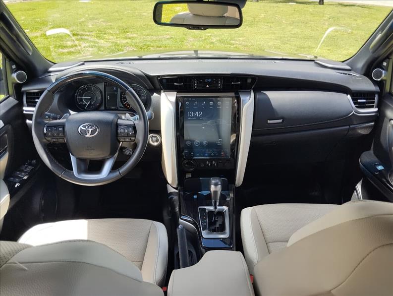  HILUX SW4  2.8 D-4d Turbo Diamond 7L 4X4 9