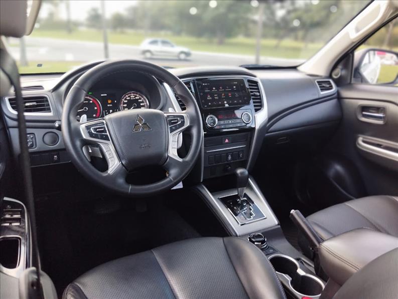  L200 TRITON  2.4 16V Turbo Sport HPE CD 4X4 10