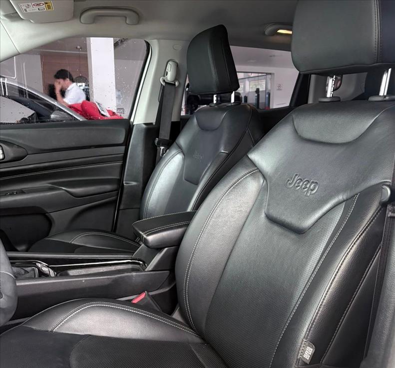  COMPASS  1.3 T270 Turbo Longitude 8