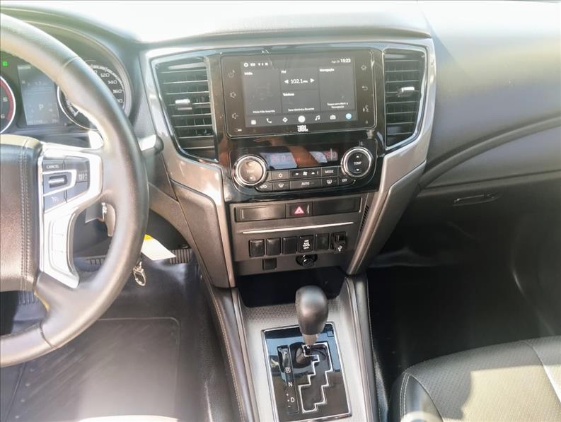 L200 TRITON 2.4 16V Turbo Sport Savana CD 4X4 L200 TRITON 2.4 16V Turbo Sport Savana CD 4X4