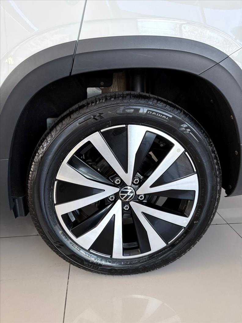  TAOS  1.4 250 TSI Highline 18