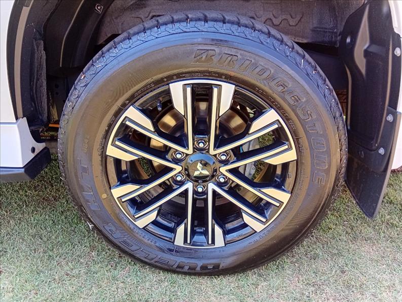  PAJERO SPORT  2.4 16V Mivec Turbo Hpe-s AWD 15