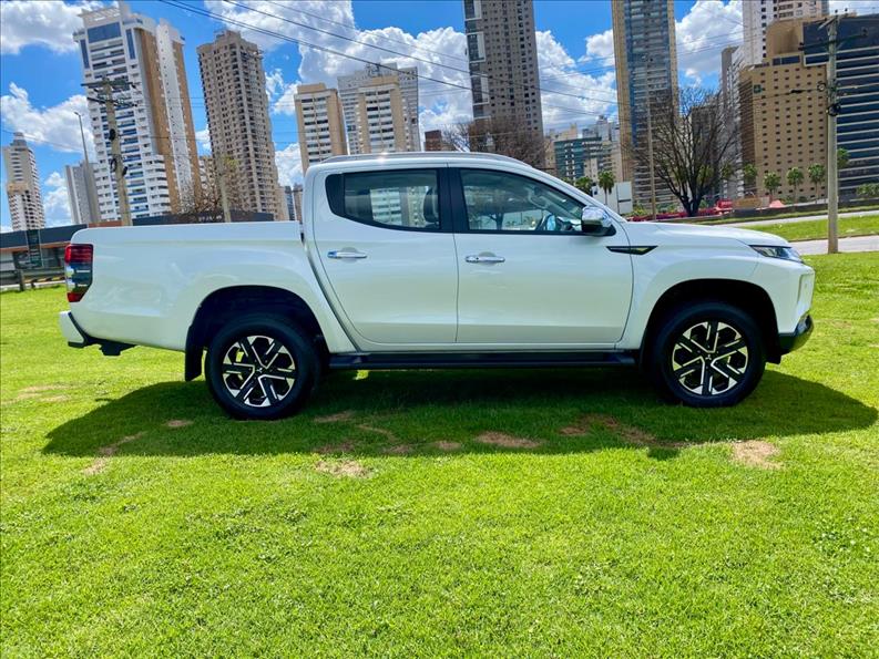  L200 TRITON  2.4 16V Turbo Sport Hpe-s CD 4X4 1