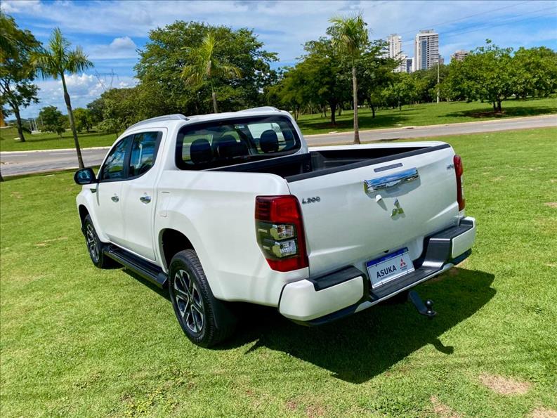  L200 TRITON  2.4 16V Turbo Sport Hpe-s CD 4X4 3