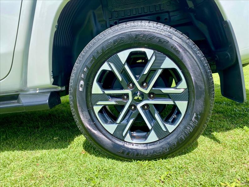  L200 TRITON  2.4 16V Turbo Sport Hpe-s CD 4X4 14