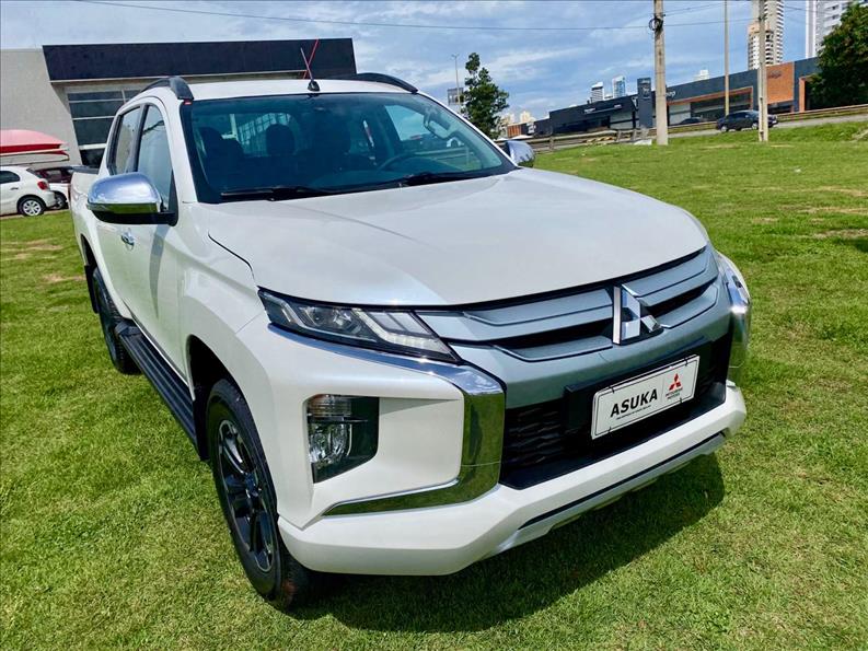L200 TRITON 2.4 16V Turbo Sport HPE CD 4X4 L200 TRITON 2.4 16V Turbo Sport HPE CD 4X4
