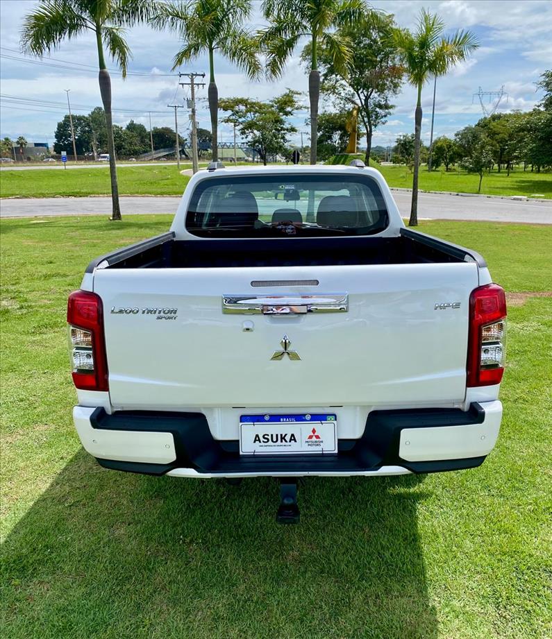 L200 TRITON 2.4 16V Turbo Sport HPE CD 4X4 L200 TRITON 2.4 16V Turbo Sport HPE CD 4X4