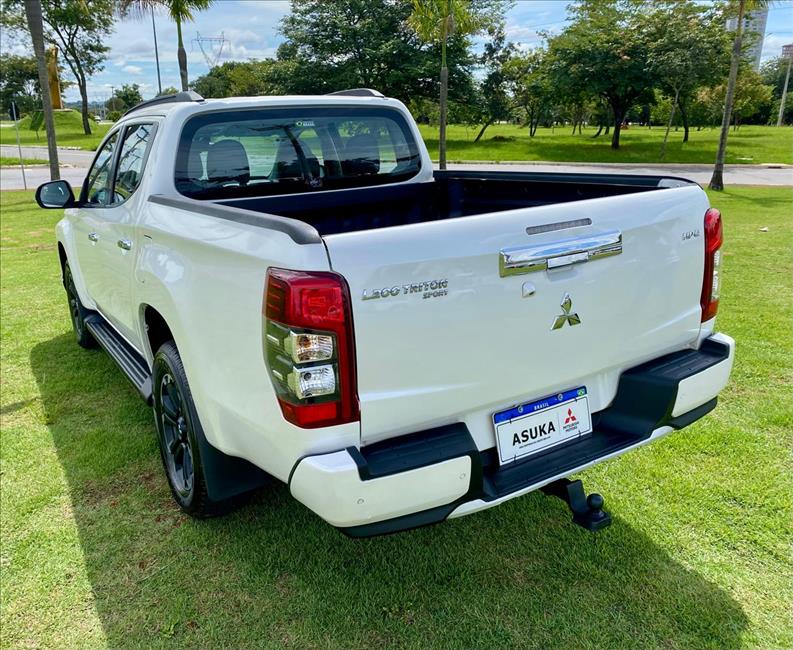 L200 TRITON 2.4 16V Turbo Sport HPE CD 4X4 L200 TRITON 2.4 16V Turbo Sport HPE CD 4X4