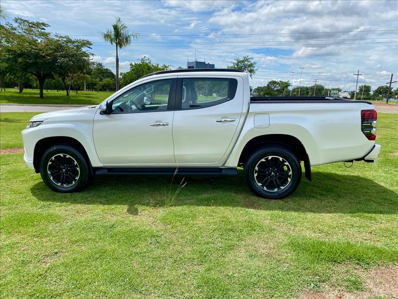L200 TRITON 2.4 16V Turbo Sport HPE CD 4X4 L200 TRITON 2.4 16V Turbo Sport HPE CD 4X4