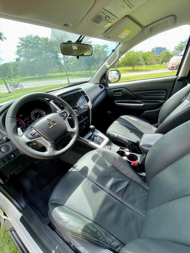 L200 TRITON 2.4 16V Turbo Sport HPE CD 4X4 L200 TRITON 2.4 16V Turbo Sport HPE CD 4X4