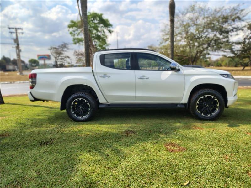  L200 TRITON  2.4 16V Turbo Sport HPE CD 4X4 1
