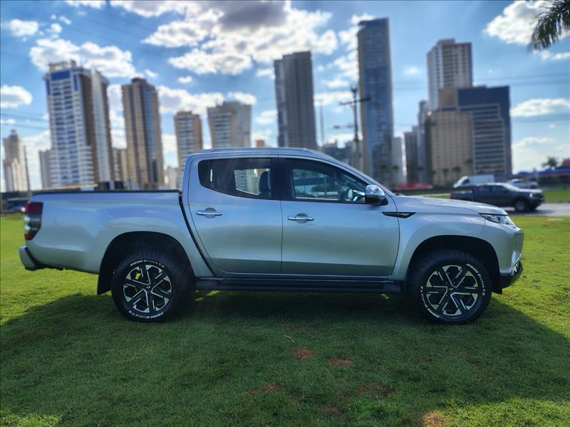  L200 TRITON  2.4 16V Turbo Sport Hpe-s CD 4X4 1