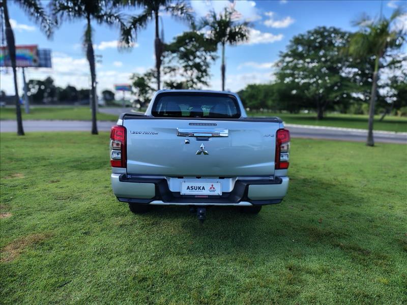  L200 TRITON  2.4 16V Turbo Sport Hpe-s CD 4X4 2