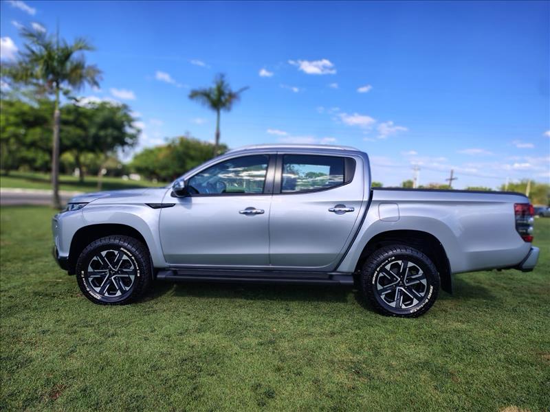  L200 TRITON  2.4 16V Turbo Sport Hpe-s CD 4X4 3