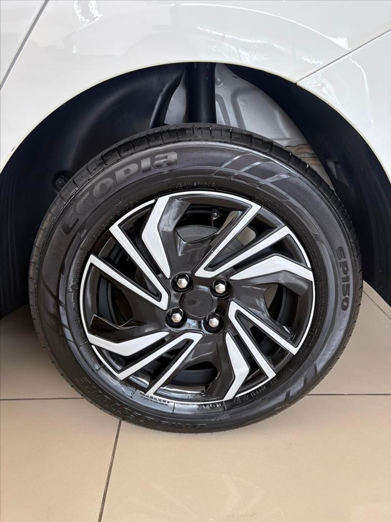  ONIX  1.0 Plus LT 17