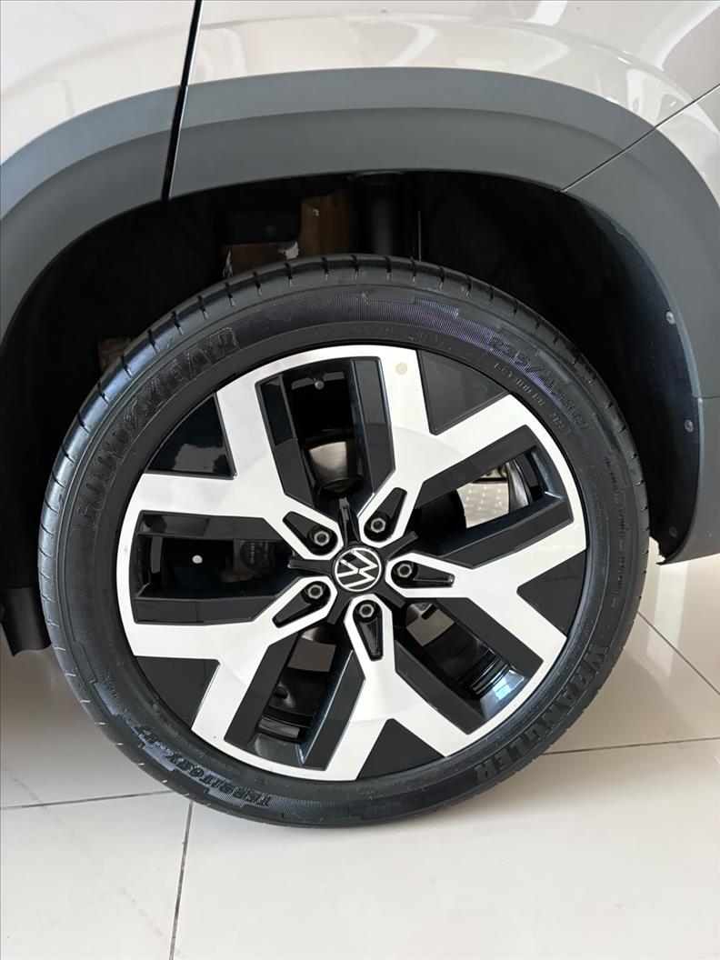  TAOS  1.4 250 TSI Highline 18