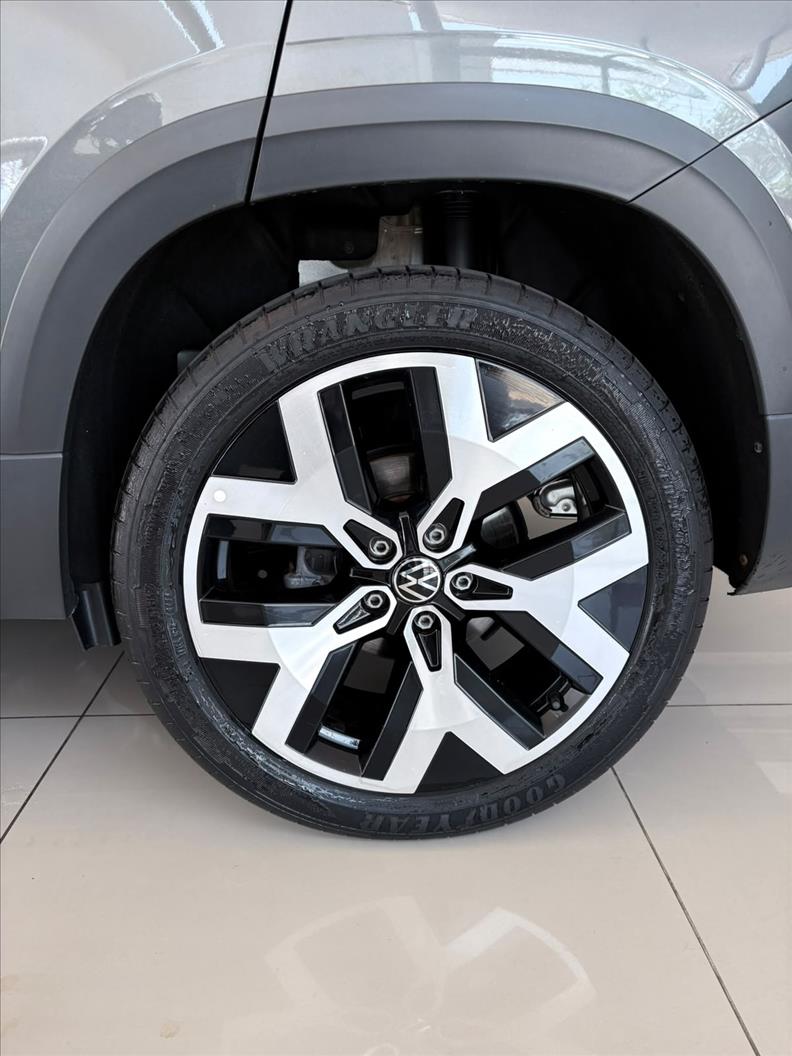  TAOS  1.4 250 TSI Highline 17