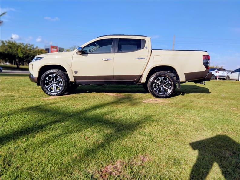  L200 TRITON  2.4 16V Turbo Sport Hpe-s Terra CD 4X4 3