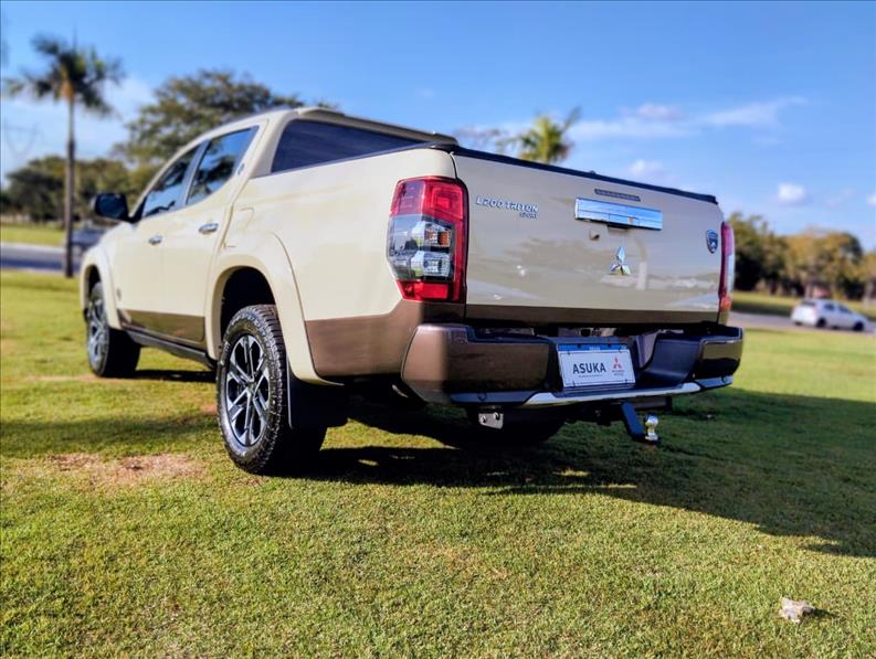  L200 TRITON  2.4 16V Turbo Sport Hpe-s Terra CD 4X4 4
