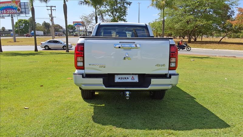  TRITON  2.4 Biturbo CD HPE 4X4 2