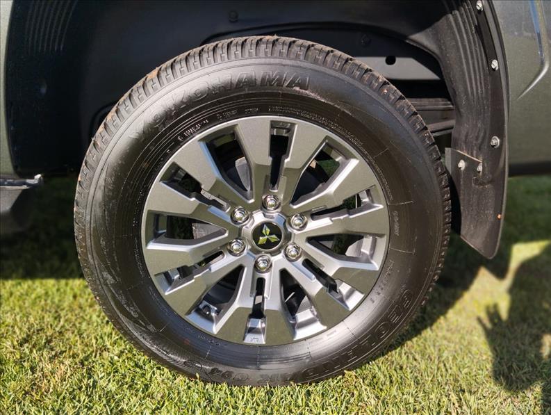 TRITON  2.4 Biturbo CD Hpe-s 4X4 15