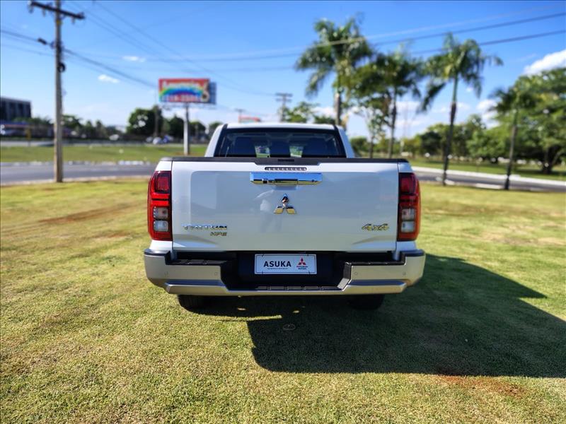  TRITON  2.4 Biturbo CD HPE 4X4 2