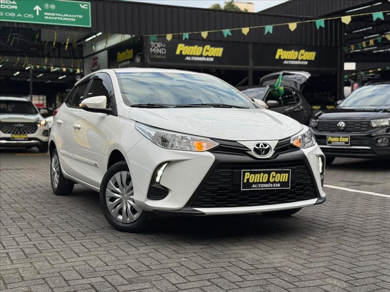 Toyota YARIS 2024