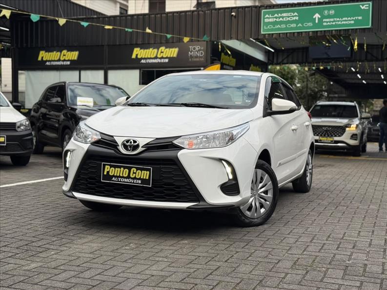 Toyota YARIS 2024