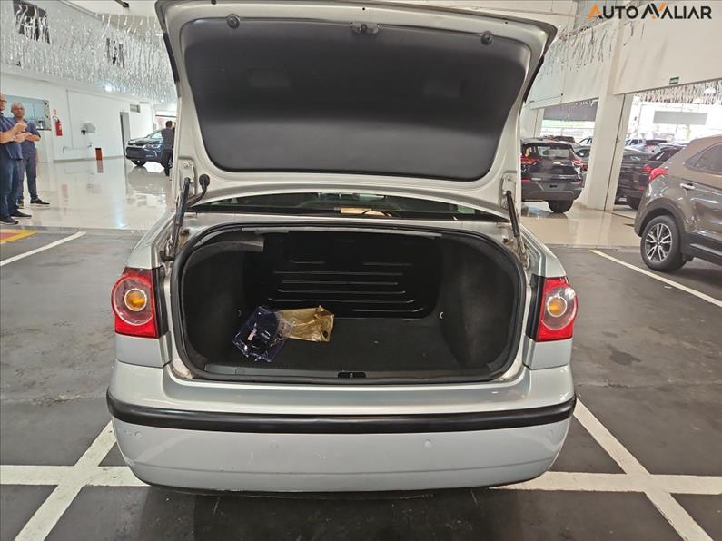  POLO SEDAN 