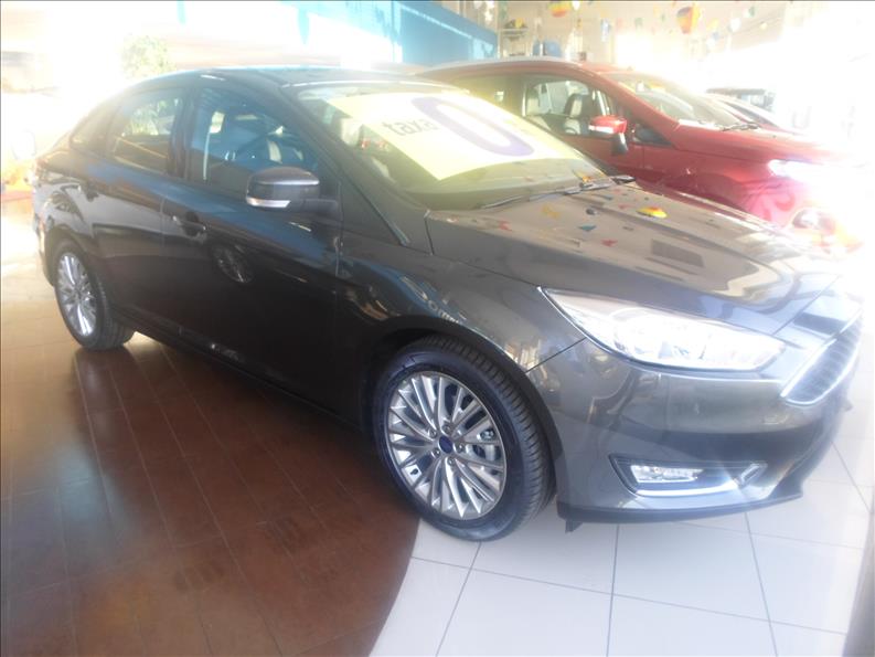 FORD FOCUS 2.0 SE Fastback 16V